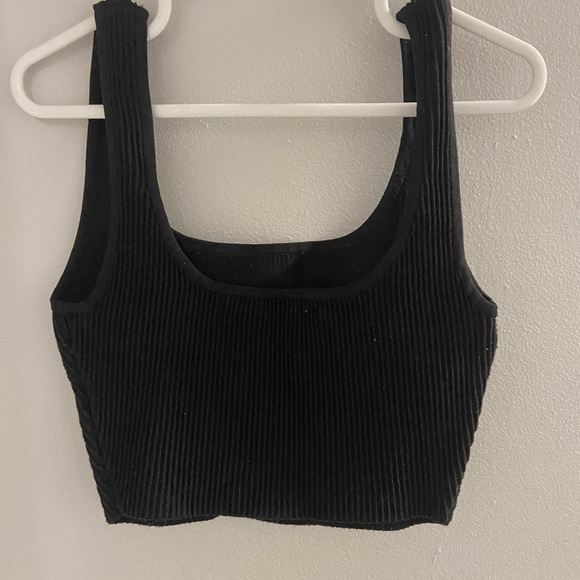 aritzia babaton sculpt knit cropped tank - Picture 3 of 4